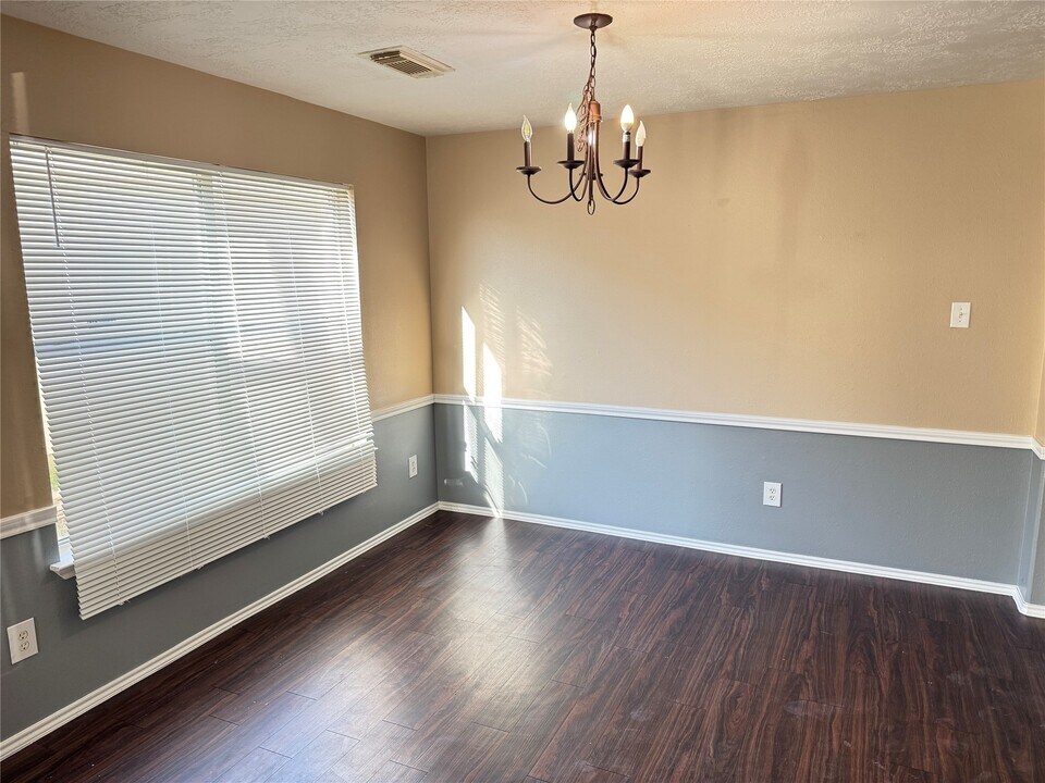 12730 Sai Baba Dr in Houston, TX - Foto de edificio