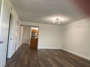6135 NW 186th St in Hialeah, FL - Building Photo - Building Photo