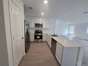 5600 Geronimo St in Seguin, TX - Building Photo - Building Photo