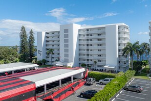 Lake Harbor Towers North in West Palm Beach, FL - Building Photo