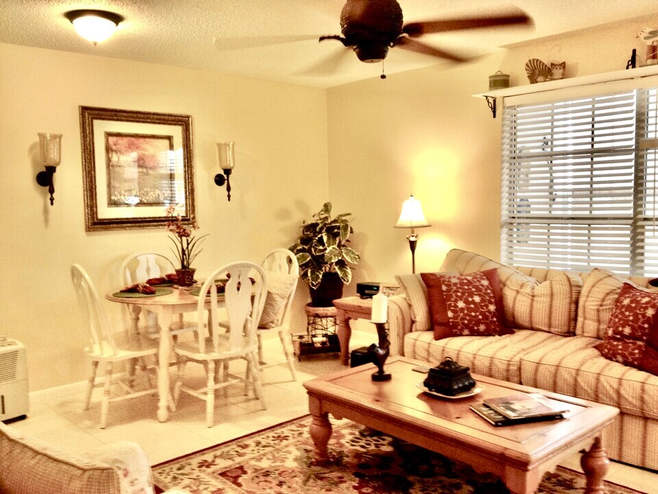 2108 SE Edler Dr in Stuart, FL - Building Photo