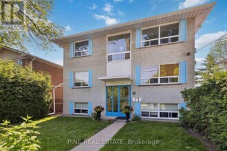 19-19 Queen St W in Mississauga, ON - Building Photo - Building Photo
