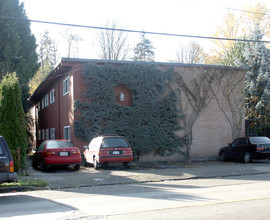 Cedrus Apartments in Seattle, WA - Building Photo - Building Photo