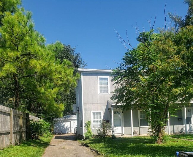 1120 Hunter Dr in Texas City, TX - Building Photo - Building Photo