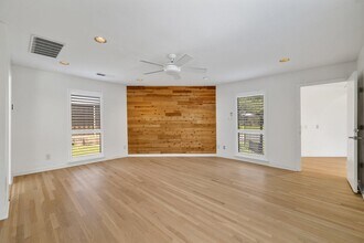 10811 Royal Park Dr in Dallas, TX - Building Photo - Building Photo