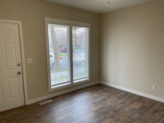 1901 W Mallon Ave in Spokane, WA - Building Photo - Building Photo