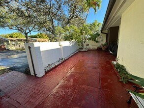 13846 Kendale Lakes Dr in Miami, FL - Building Photo - Building Photo