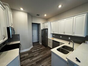 2435 Standing Rock Cir in Oakland, FL - Building Photo - Building Photo