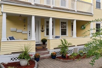 7 Remington St-Unit -1st floor in Warwick, RI - Building Photo - Building Photo