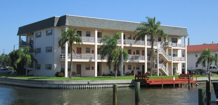 Aqua Vista in Treasure Island, FL - Building Photo - Building Photo