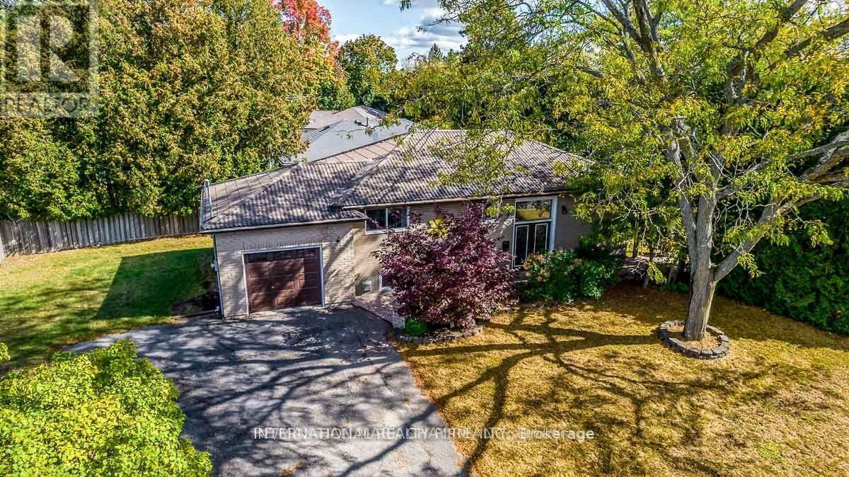 37 Foreht Crescent in Aurora, ON - Building Photo