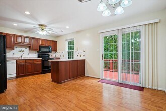 6760 Cardinal Woods Ct in Lorton, VA - Building Photo - Building Photo