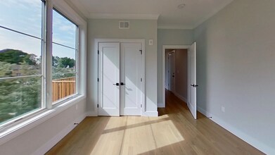 104 Warren St, Unit 3 in Boston, MA - Building Photo - Building Photo