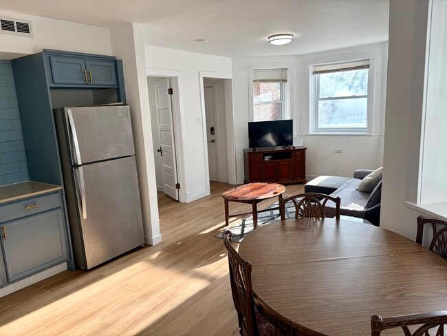 2138 N Keeler Ave, Unit 1 in Chicago, IL - Building Photo - Building Photo