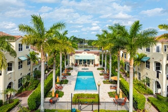 Centra Falls in Pembroke Pines, FL - Foto de edificio - Building Photo