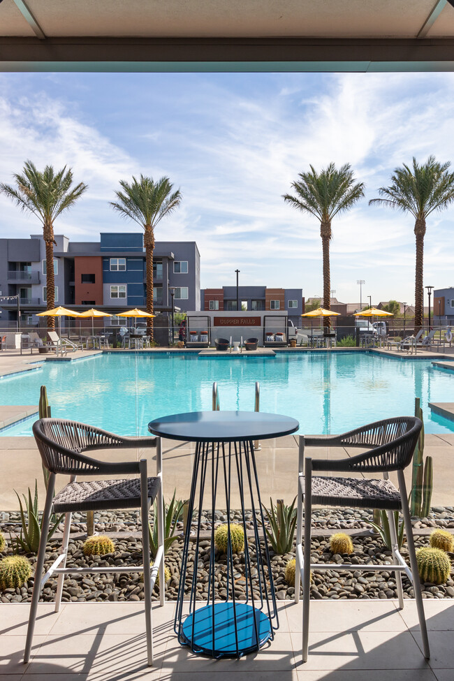 Copper Falls in Glendale, AZ - Foto de edificio - Building Photo