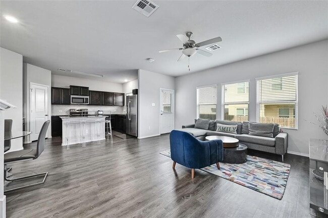 100 Comet Dr in Jarrell, TX - Building Photo - Building Photo