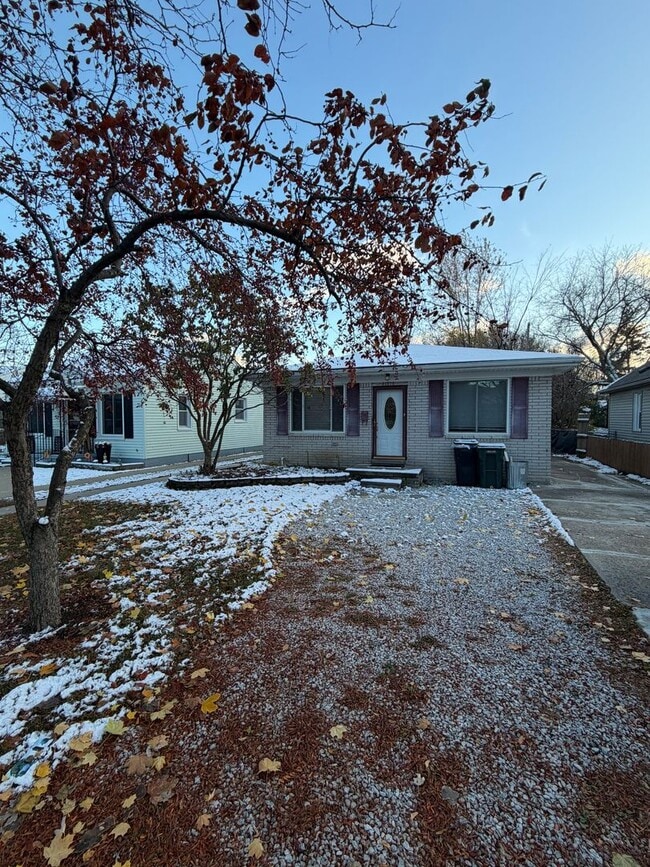 property at 21816 E 10 Mile Rd