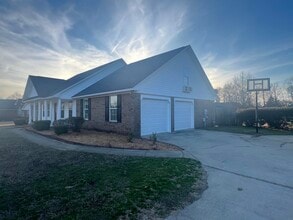 1240 Inabinet Dr in Sumter, SC - Building Photo - Building Photo