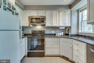 912 Green St in Alexandria, VA - Building Photo - Building Photo