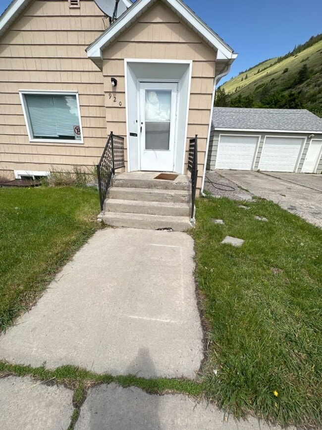 property at 920 Willow St