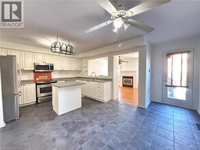 3389 Wild Cherry Ln in Mississauga, ON - Building Photo - Building Photo