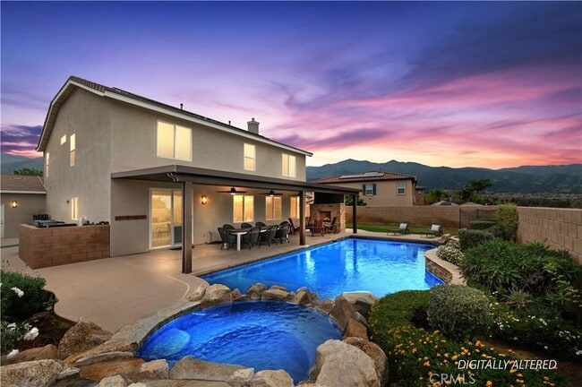 10052 Greenhorn Ct in Corona, CA - Foto de edificio - Building Photo