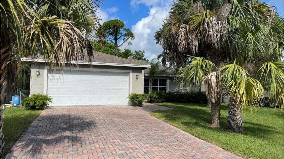 6007 Bamboo Dr in Fort Pierce, FL - Foto de edificio