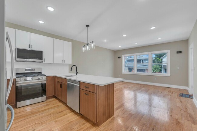 275 Pearsall Ave in Jersey City, NJ - Building Photo - Building Photo