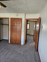 1006 Emerald Ct, Unit #2 in Marshall, MN - Foto de edificio - Building Photo