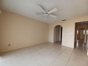 923 Gleason Pkwy in Cape Coral, FL - Building Photo - Building Photo