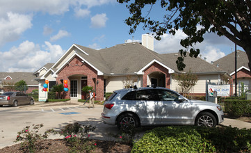 Plum Creek Apartments in Houston, TX - Foto de edificio - Building Photo