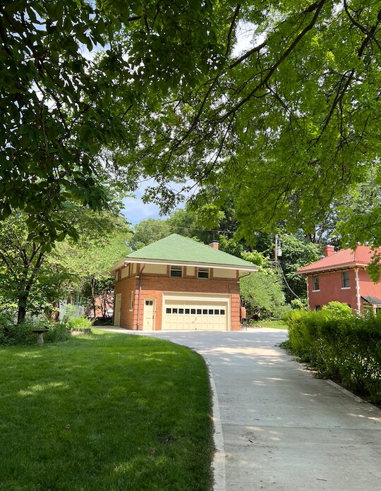 1 Janssen Pl in Kansas City, MO - Building Photo