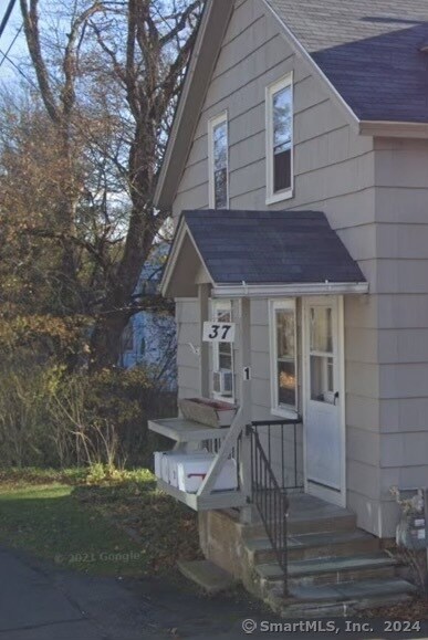 37 Richmondville Ave in Westport, CT - Building Photo
