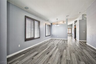 9351 W Snow Flower Ave in Las Vegas, NV - Building Photo - Building Photo