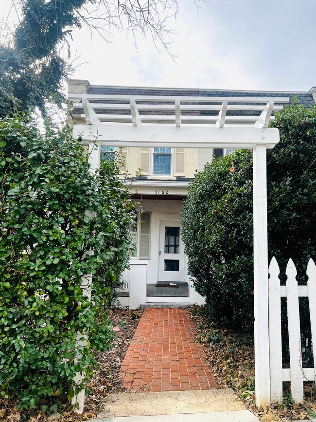 5162 Fulton St NW in Washington, DC - Foto de edificio - Building Photo