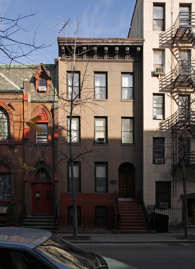 417 W 46th St in New York, NY - Foto de edificio - Building Photo