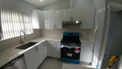 2239 Polk St in Hollywood, FL - Building Photo - Building Photo