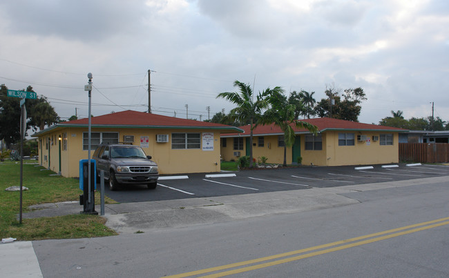 1641 Wilson St in Hollywood, FL - Building Photo - Building Photo