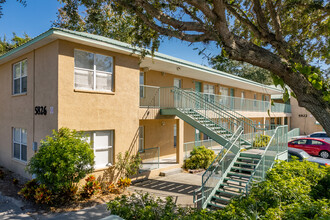 Glen Crest Condominium in New Port Richey, FL - Foto de edificio - Building Photo