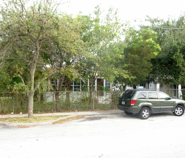 425 NE 63rd St in Miami, FL - Building Photo - Building Photo