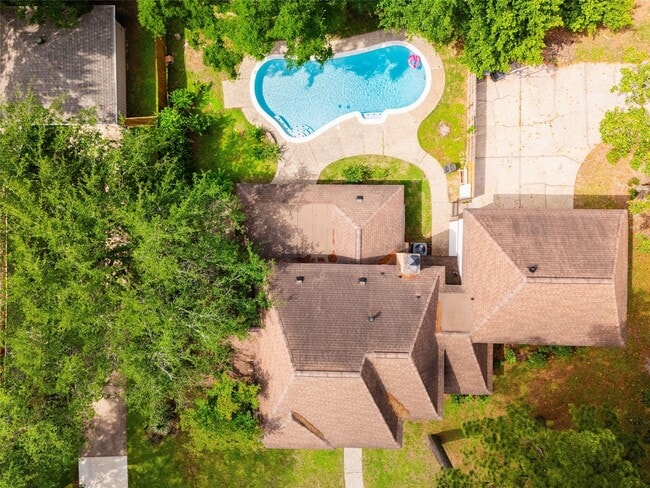property at 5502 Graystone Ln