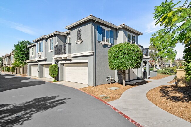 26041 Iris Ave, Unit C in Moreno Valley, CA - Foto de edificio - Building Photo