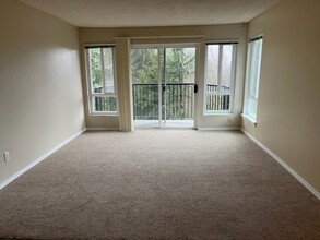 14th Ave S - 2bed/1bath - Beacon Hill - Re in Seattle, WA - Building Photo - Interior Photo