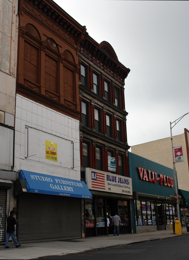 143 Newark Ave in Jersey City, NJ - Building Photo - Building Photo