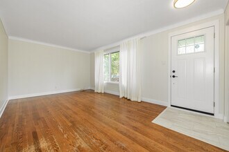 9 Kirkstall Av in Ottawa, ON - Building Photo - Building Photo