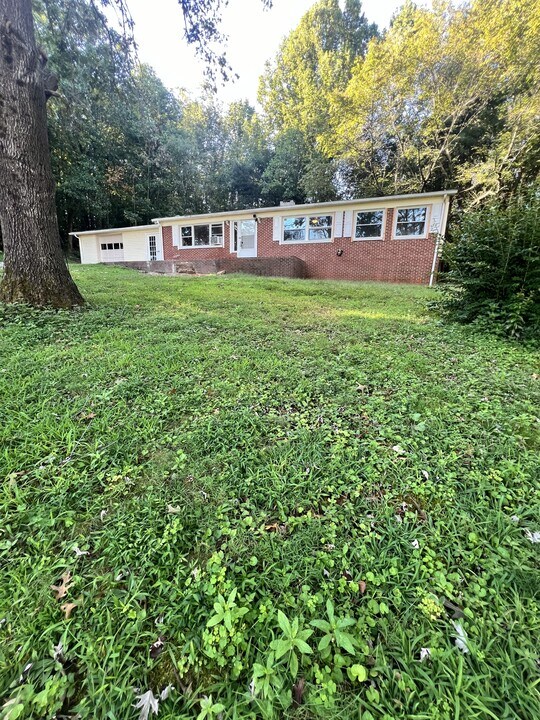 3507 US-421 in Wilkesboro, NC - Building Photo