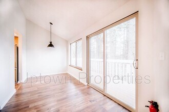 230 Cervantes Cir in Lake Oswego, OR - Building Photo - Building Photo