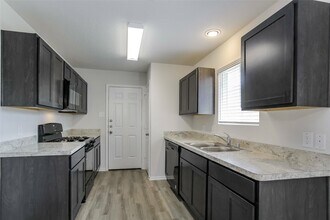 25759 Hazy Elm Ln in Porter, TX - Foto de edificio - Building Photo