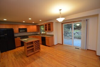 25037 235th Ct SE in Maple Valley, WA - Building Photo - Building Photo